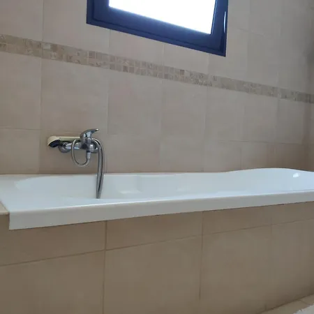 17 ° West, Lux. Inf. Pool Villa, 5 Minutes To The Sandy Beach, Wifi * Estreito da Calheta