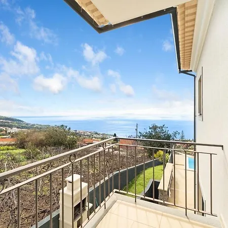 Villa 17°west