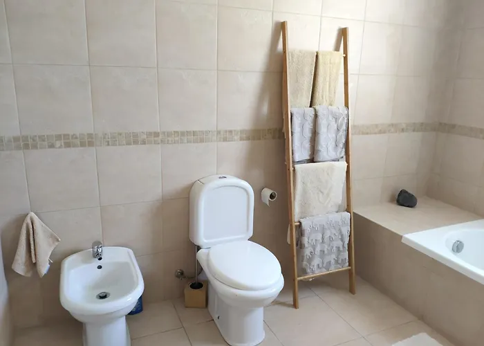 17 ° West, Lux. Inf. Pool Villa, 5 Minutes To The Sandy Beach, Wifi