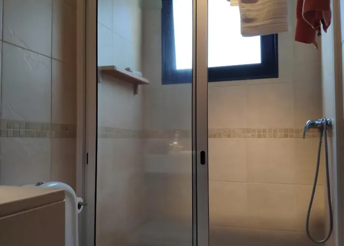 17 ° West, Lux. Inf. Pool Villa, 5 Minutes To The Sandy Beach, Wifi