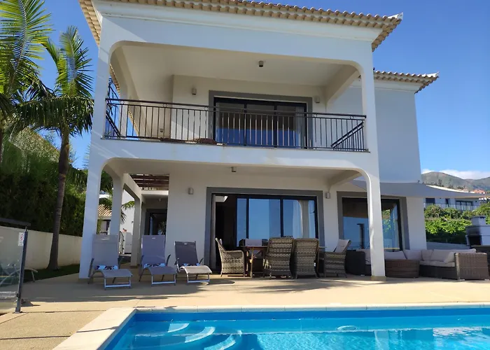 17 ° West, Lux. Inf. Pool Villa, 5 Minutes To The Sandy Beach, Wifi